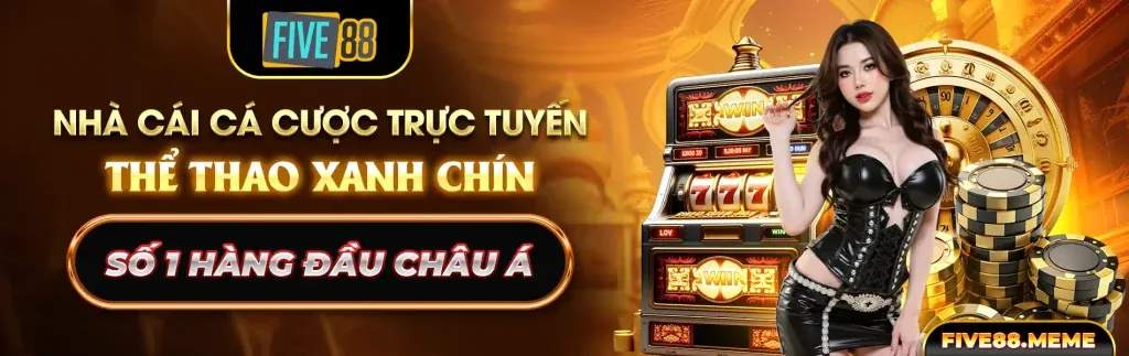 Người đàn ông đang phân tích dữ liệu cá cược thể thao trên máy tính bảng với logo 22bet link